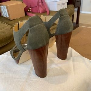 Michael Kors Women's Berkley T-Strap Platform Dress Sandals SIZE 7